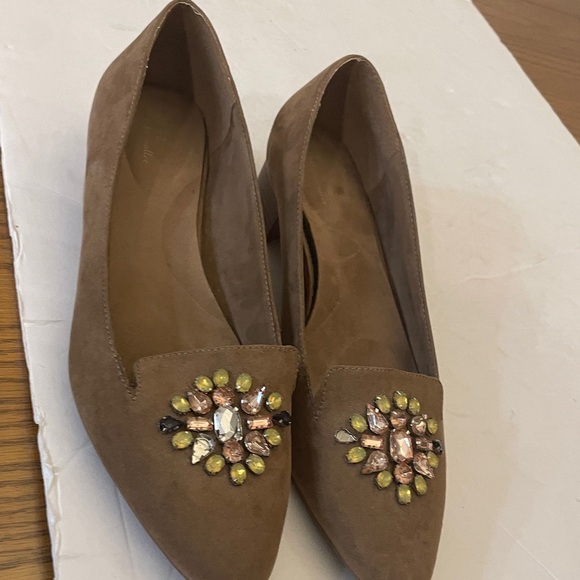 Ann Marino Tan Suede Statement Rhinestone Flats in size 8 - Picture 3 of 12
